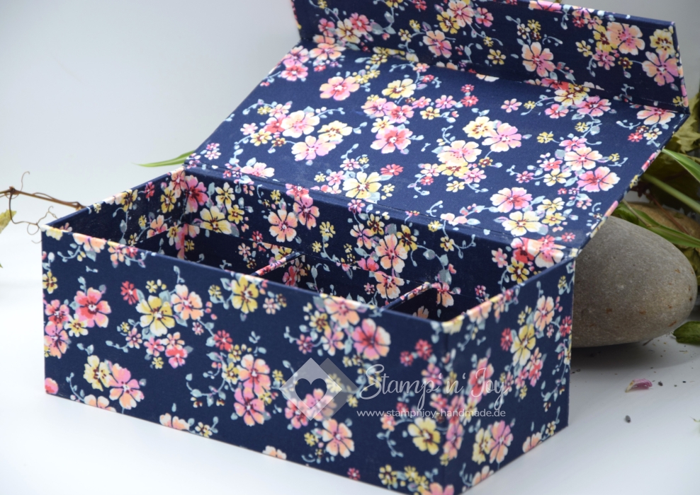 Teebox ca. 21,4x10,4x8,4 cm | floral | dunkelblau | Art. Nr. 97040508